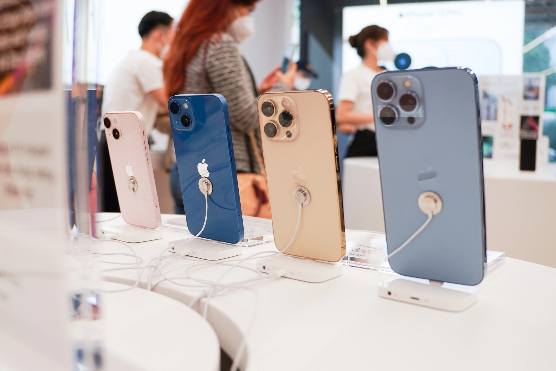 Giá iPhone cũ giảm tiền triệu tại Việt Nam