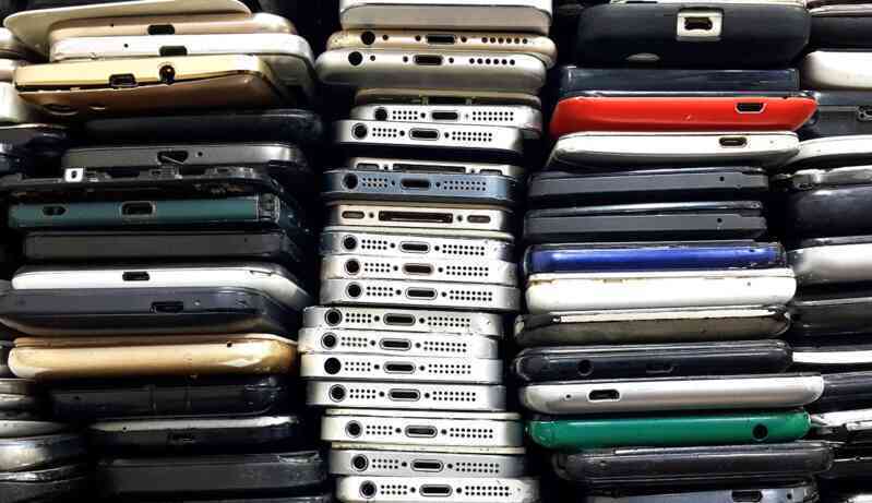 Mark Zuckerberg, Elon Musk đều tin vào ‘ngày tàn của smartphone’, còn Tim Cook?