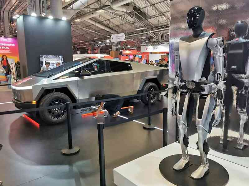 Musk tuyên bố sẽ đưa robot Optimus lên Sao Hỏa vào năm sau: Tham vọng lớn hay chỉ là lời hứa viển vông?- Ảnh 2. Musk tuyên bố sẽ đưa robot Optimus lên Sao Hỏa vào năm sau: Tham vọng lớn hay chỉ là lời hứa viển vông?- Ảnh 2.
