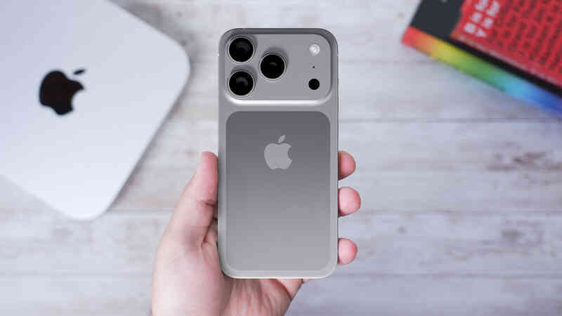 iPhone 17 Pro in Hand Feature 1.jpg