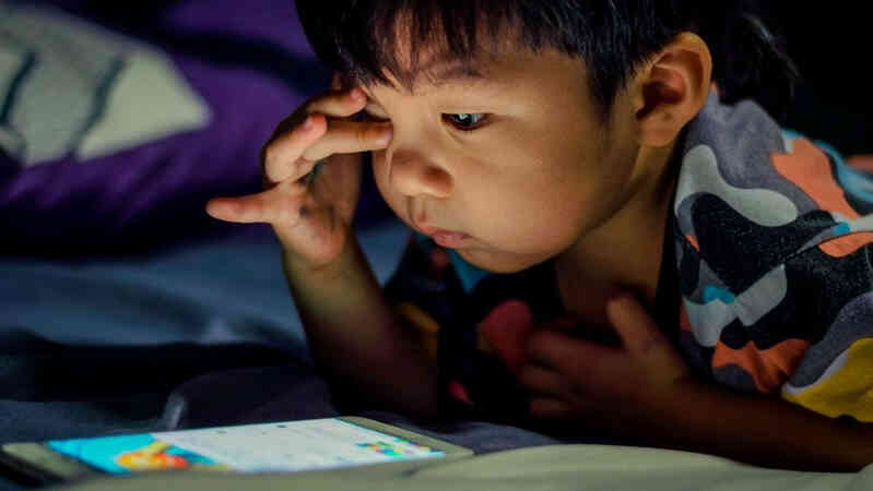 Người dùng iPhone làm ngay điều này để bảo vệ mắt