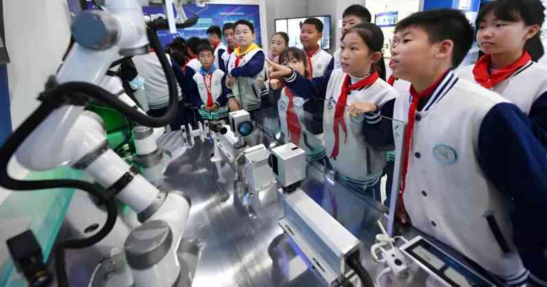 Trung Quốc đưa AI vào trường học, quyết "so găng" cường quốc công nghệ với Mỹ