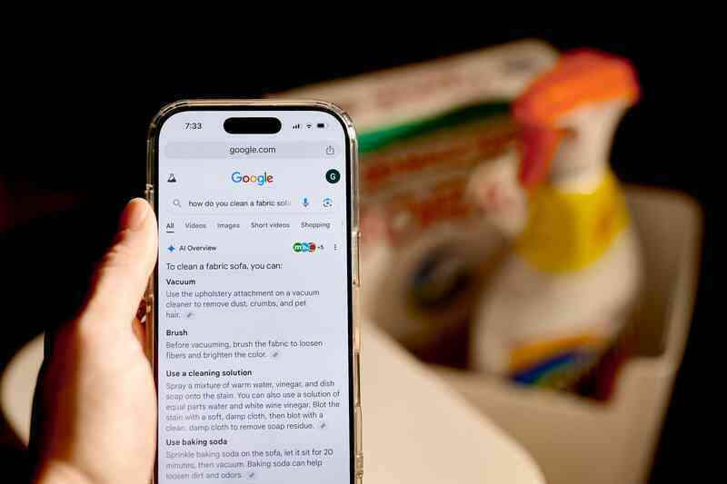 Người dùng không còn “Google trước” mà hỏi AI trước: Tuyên bố từ Apple khiến Alphabet 'chao đảo'