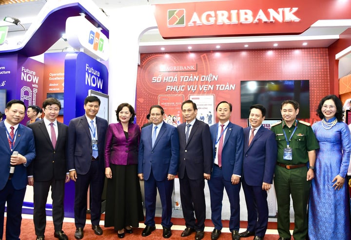 Chuyển đổi số ngành Ngân hàng 2025: Kiến tạo hệ sinh thái tài chính thông minh- Ảnh 4.