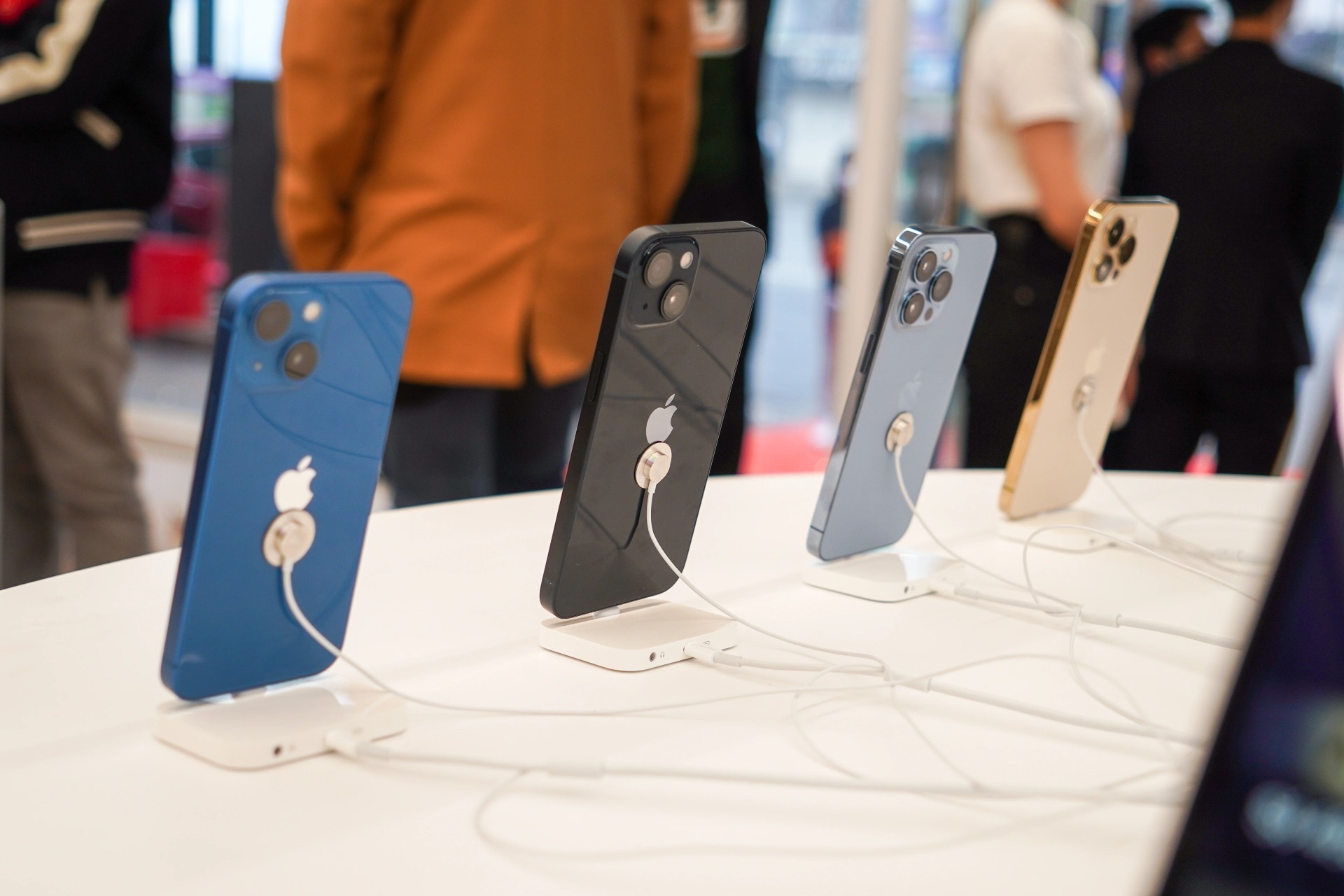 Điểm tuần: Giá iPhone đời cũ giảm sâu, iOS 26 lộ diện