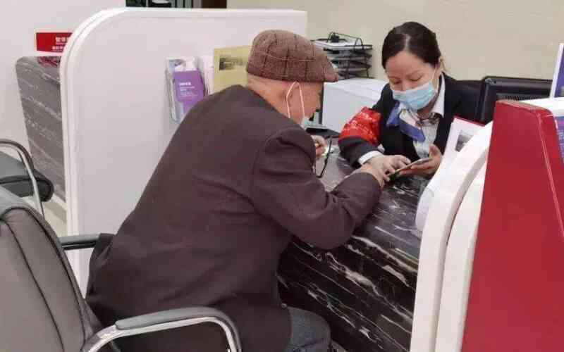 Gửi tiết kiệm 12 tỷ đồng, 3 tháng sau kiểm tra thấy tài khoản trống trơn, người đàn ông đâm đơn kiện: Tòa tuyên án “ngân hàng không có trách nhiệm đền bù”!