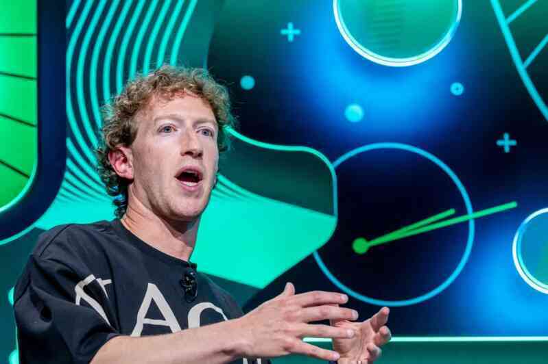 Mark Zuckerberg tự tay tuyển chọn từng 