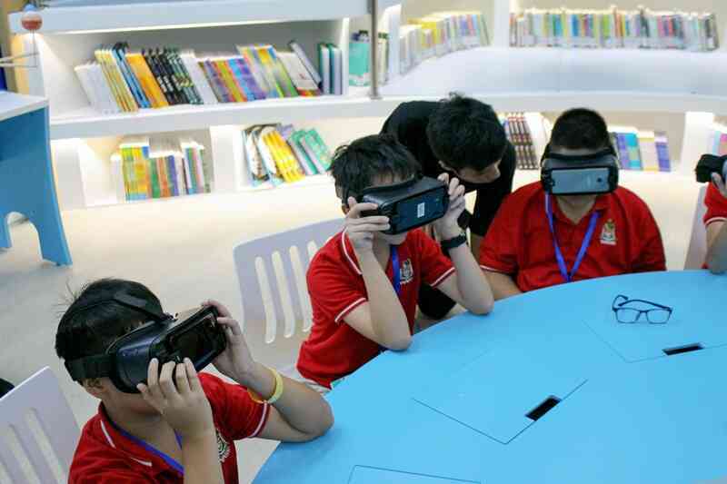 Thực tế ảo (VR) trong giáo dục: Chơi mà học hay học mà… lạc trôi?- Ảnh 2. Thực tế ảo (VR) trong giáo dục: Chơi mà học hay học mà… lạc trôi?- Ảnh 2.