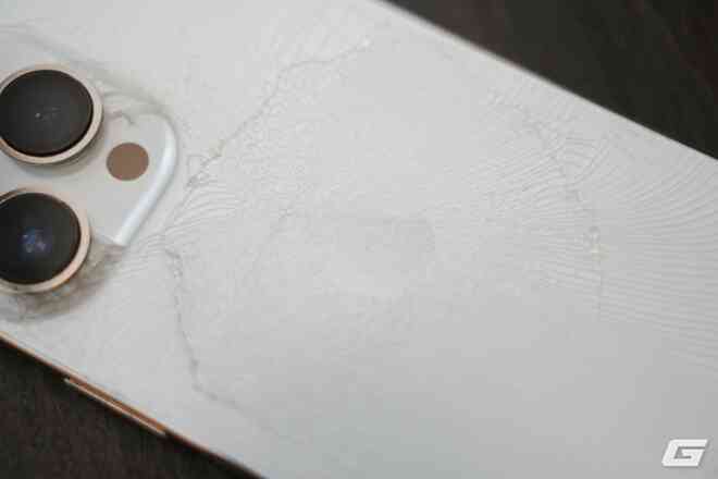 iPhone 13 Pro sau 2 năm: Mặt lưng vỡ nát, pin còn 82%, không muốn lên đời nhưng có thể phải nghĩ lại vì iOS 26- Ảnh 4. iPhone 13 Pro sau 2 năm: Mặt lưng vỡ nát, pin còn 82%, không muốn lên đời nhưng có thể phải nghĩ lại vì iOS 26- Ảnh 4.