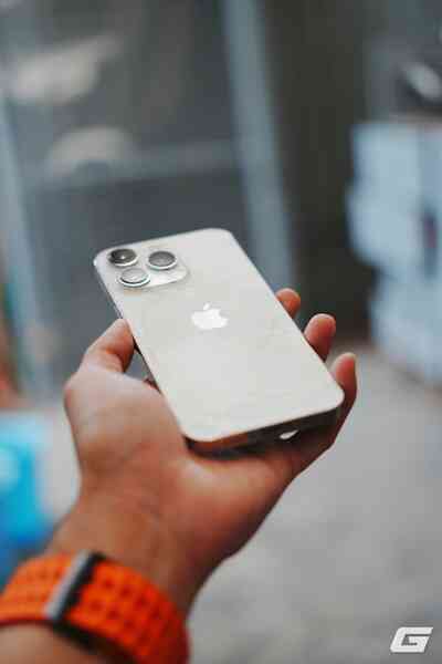 iPhone 13 Pro sau 2 năm: Mặt lưng vỡ nát, pin còn 82%, không muốn lên đời nhưng có thể phải nghĩ lại vì iOS 26- Ảnh 5. iPhone 13 Pro sau 2 năm: Mặt lưng vỡ nát, pin còn 82%, không muốn lên đời nhưng có thể phải nghĩ lại vì iOS 26- Ảnh 5.