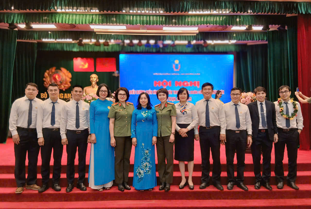 MobiFone được biểu dương tại hội nghị điển hình tiên tiến Công đoàn CAND