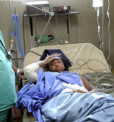 Máy bay vỡ tan, họ vẫn sống: 3 kỳ tích khiến cả thế giới sửng sốt giữa các thảm họa hàng không 20 năm qua- Ảnh 4. Máy bay vỡ tan, họ vẫn sống: 3 kỳ tích khiến cả thế giới sửng sốt giữa các thảm họa hàng không 20 năm qua- Ảnh 4.