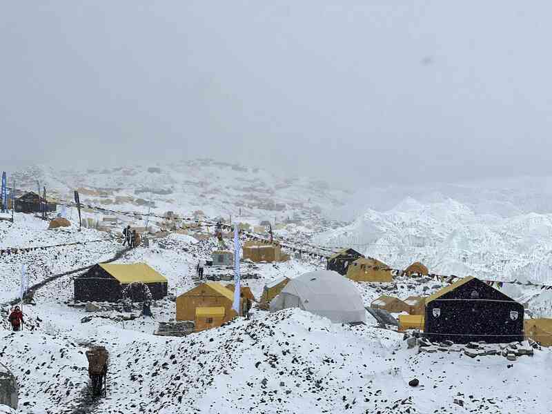 Chi hơn 2 tỷ đồng, 40 ngày mất kết nối - người Việt Nam lập kỳ tích ở Everest: “Tôi đã làm công tác tư tưởng với gia đình”- Ảnh 4. Chi hơn 2 tỷ đồng, 40 ngày mất kết nối - người Việt Nam lập kỳ tích ở Everest: “Tôi đã làm công tác tư tưởng với gia đình”- Ảnh 4.