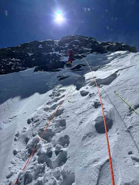 Chi hơn 2 tỷ đồng, 40 ngày mất kết nối - người Việt Nam lập kỳ tích ở Everest: “Tôi đã làm công tác tư tưởng với gia đình”- Ảnh 6. Chi hơn 2 tỷ đồng, 40 ngày mất kết nối - người Việt Nam lập kỳ tích ở Everest: “Tôi đã làm công tác tư tưởng với gia đình”- Ảnh 6.