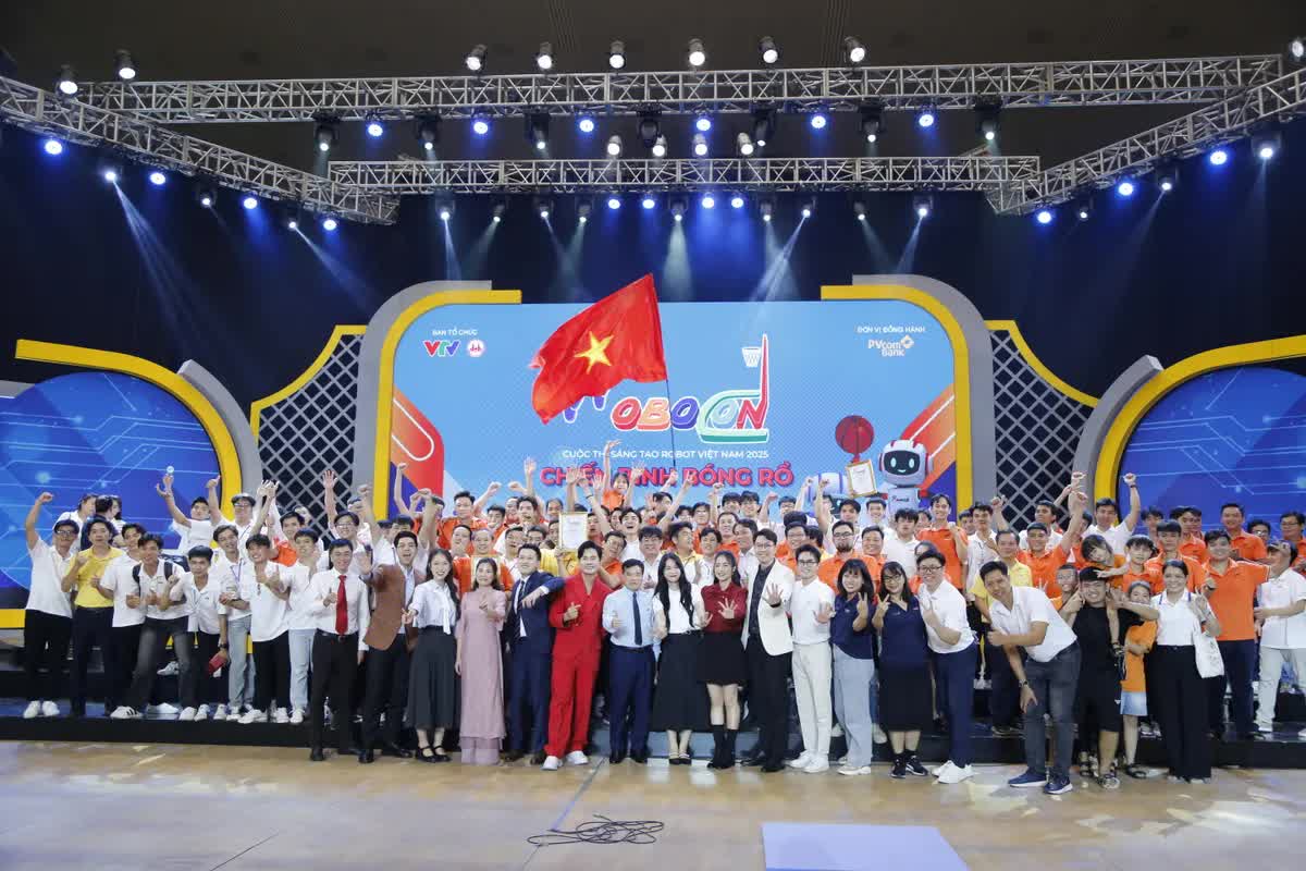 Hành trình chạm đỉnh vinh quang Robocon của những "chiến binh" LH-UDS- Ảnh 8. Hành trình chạm đỉnh vinh quang Robocon của những "chiến binh" LH-UDS- Ảnh 8.