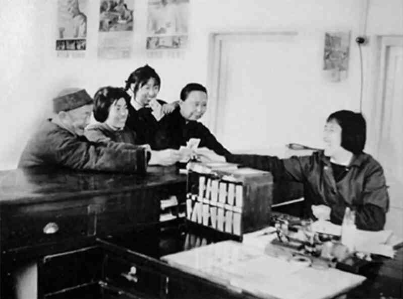 Sống như "bà hoàng" giữa thời bao cấp: Phơi bày bí mật đen tối sau cánh cổng nhà nữ kế toán Trung Quốc