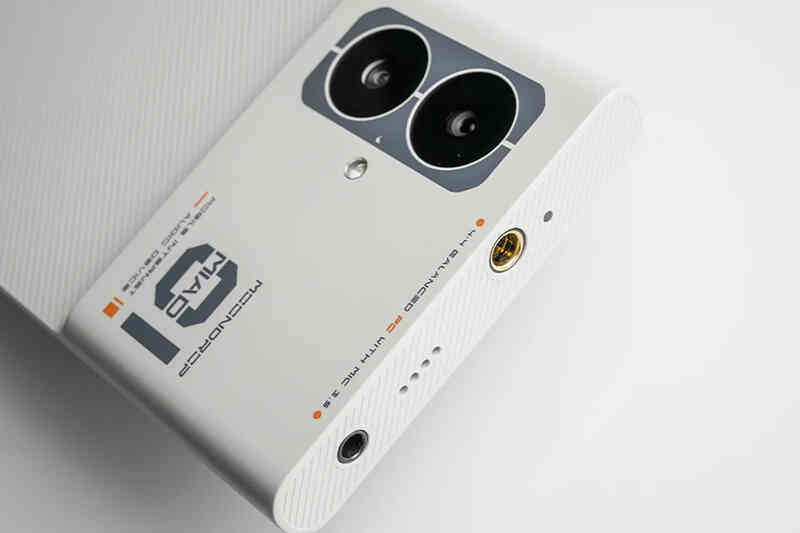 Điện thoại thiết kế lạ, "gù" camera rất to nhưng là để nghe nhạc hay hơn, chạy Android nhưng không có Google, chỉ hợp làm máy phụ- Ảnh 5. Điện thoại thiết kế lạ, "gù" camera rất to nhưng là để nghe nhạc hay hơn, chạy Android nhưng không có Google, chỉ hợp làm máy phụ- Ảnh 5.