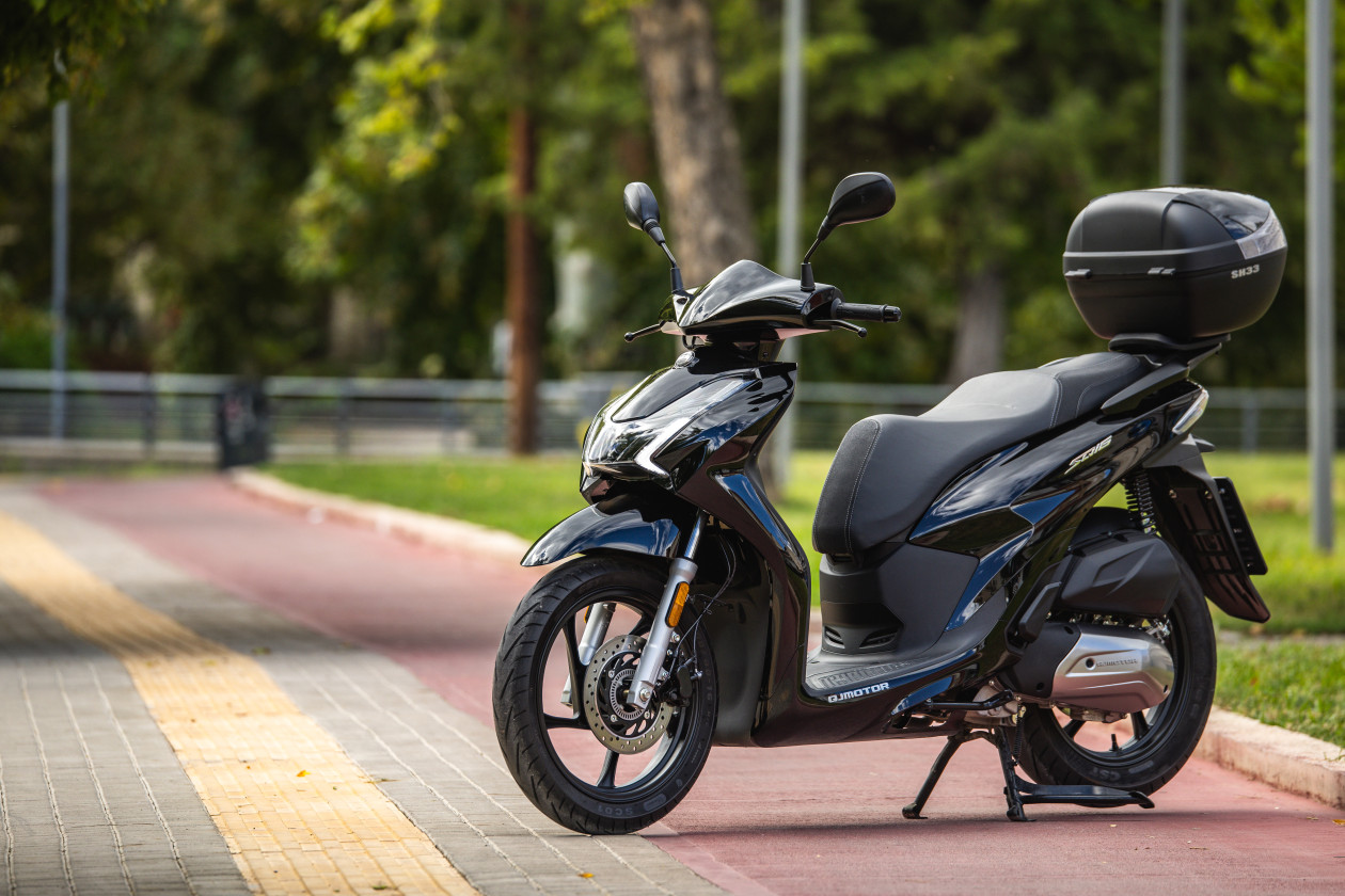 Cứ ngỡ Honda SH 2025 ra mắt, nhưng hóa ra đây lại là 'bản sao' rẻ tiền đến từ Trung Quốc