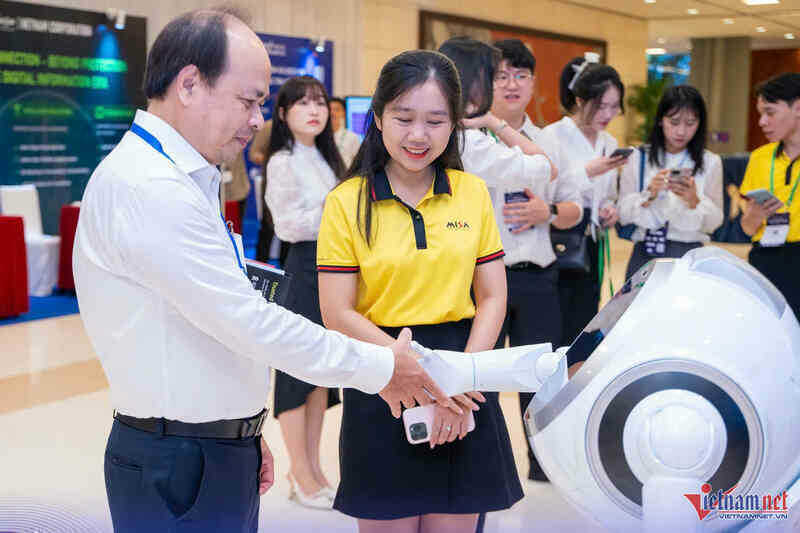 W-lam chu cong nghe 001 1.jpg