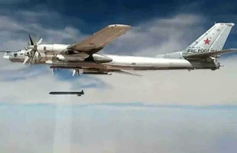Máy bay ném bom chiến lược Tu95.jpg