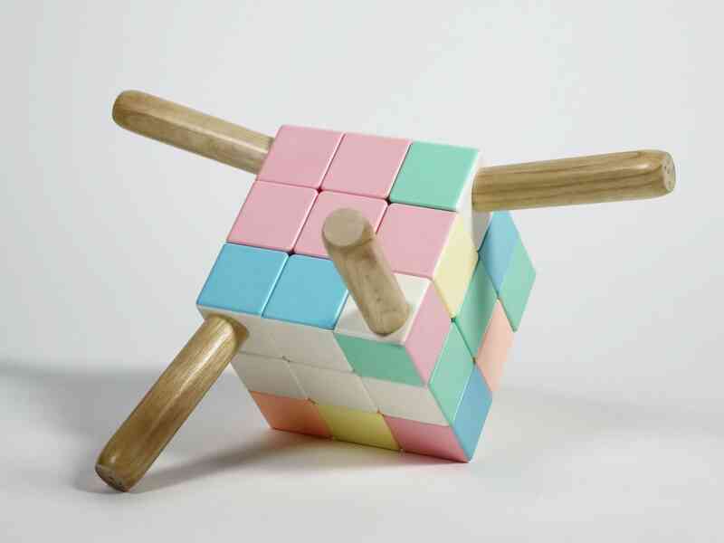 Ghế Rubik lạ đời, muối ngồi phải giải đố- Ảnh 1. Ghế Rubik lạ đời, muối ngồi phải giải đố- Ảnh 1.