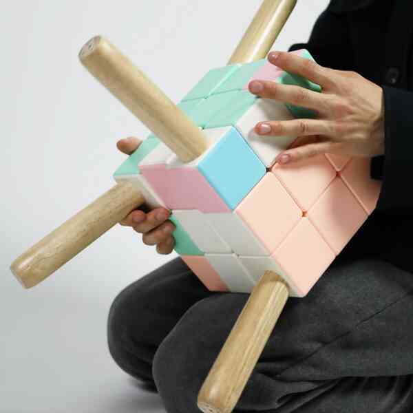 Ghế Rubik lạ đời, muối ngồi phải giải đố- Ảnh 4. Ghế Rubik lạ đời, muối ngồi phải giải đố- Ảnh 4.