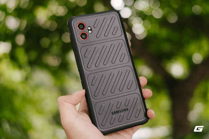 Tôi dùng thử smartphone siêu bền của Samsung: Drop-test trên sàn bê tông, ngâm nước đá,... điện thoại của bạn có làm được?