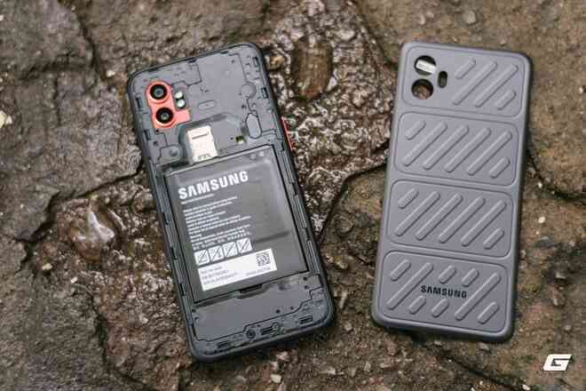 Tôi dùng thử smartphone siêu bền của Samsung: Drop-test trên sàn bê tông, ngâm nước đá,... điện thoại của bạn có làm được?- Ảnh 15. Tôi dùng thử smartphone siêu bền của Samsung: Drop-test trên sàn bê tông, ngâm nước đá,... điện thoại của bạn có làm được?- Ảnh 15.