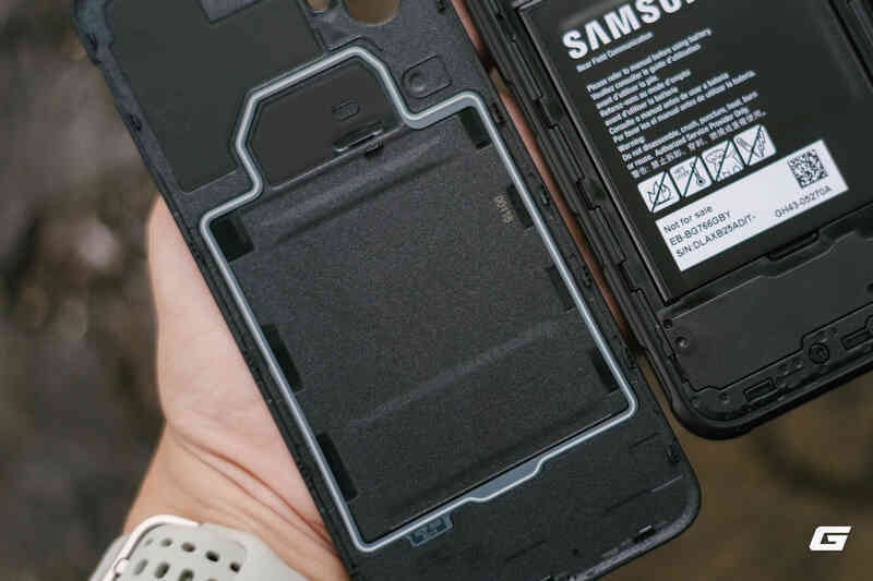 Tôi dùng thử smartphone siêu bền của Samsung: Drop-test trên sàn bê tông, ngâm nước đá,... điện thoại của bạn có làm được?- Ảnh 19. Tôi dùng thử smartphone siêu bền của Samsung: Drop-test trên sàn bê tông, ngâm nước đá,... điện thoại của bạn có làm được?- Ảnh 19.