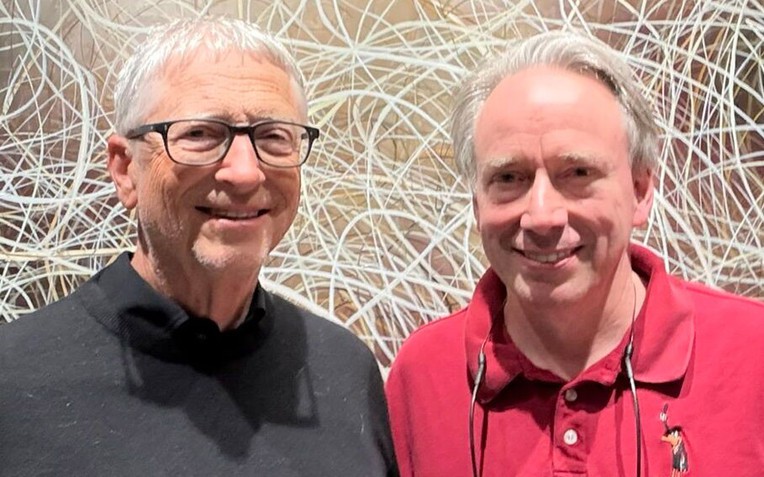 Khi Mã nguồn đóng và Mã nguồn mở gặp nhau: Lần đầu tiên sau 50 năm, Bill Gates trực tiếp gặp mặt Linus Torvalds