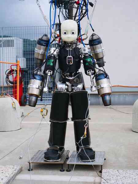 Robot cứu hộ đeo ba lô phản lực: Từ ý tưởng khoa học viễn tưởng đến hiện thực đáng kinh ngạc- Ảnh 2. Robot cứu hộ đeo ba lô phản lực: Từ ý tưởng khoa học viễn tưởng đến hiện thực đáng kinh ngạc- Ảnh 2.