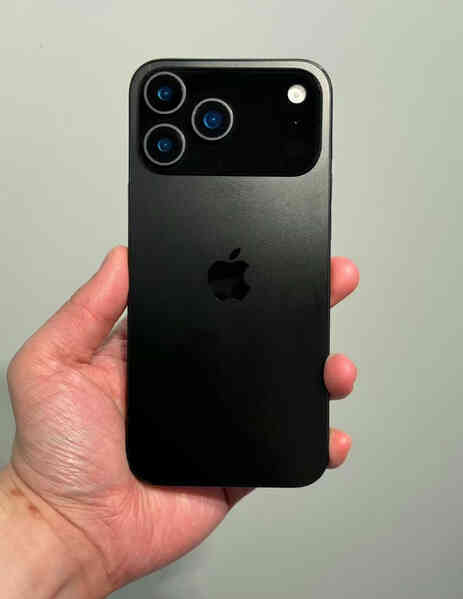 Cận cảnh iPhone 17 Pro, cụm camera mới khiến các iFan phấn khích