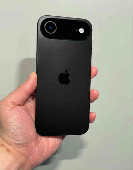 Cận cảnh iPhone 17 Pro, cụm camera mới khiến các iFan phấn khích