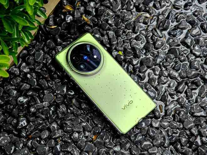 Trên tay vivo X Fold5: smartphone gập vừa mỏng, vừa mạnh, pin trâu lại còn dùng được với Apple Watch và AirPods- Ảnh 4. Trên tay vivo X Fold5: smartphone gập vừa mỏng, vừa mạnh, pin trâu lại còn dùng được với Apple Watch và AirPods- Ảnh 4.