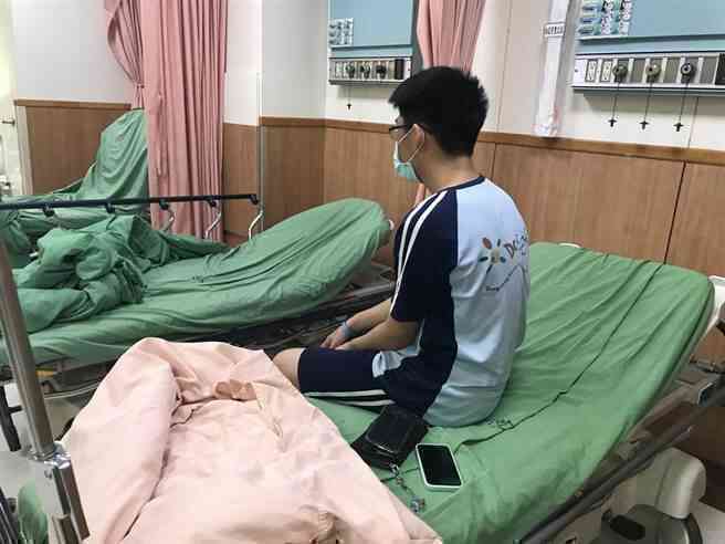 Trộm thẻ tín dụng của bố để mua "bánh quy giảm cân", nam sinh 13 tuổi nhận kết đắng