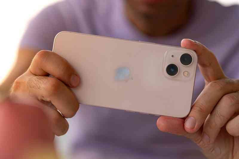 Giá iPhone 13 giảm về mức thấp nhất từ khi lên kệ tại Việt Nam