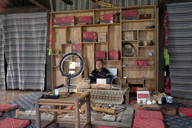 Cán bộ xã đưa trà Phình Hồ lên sàn số giá 