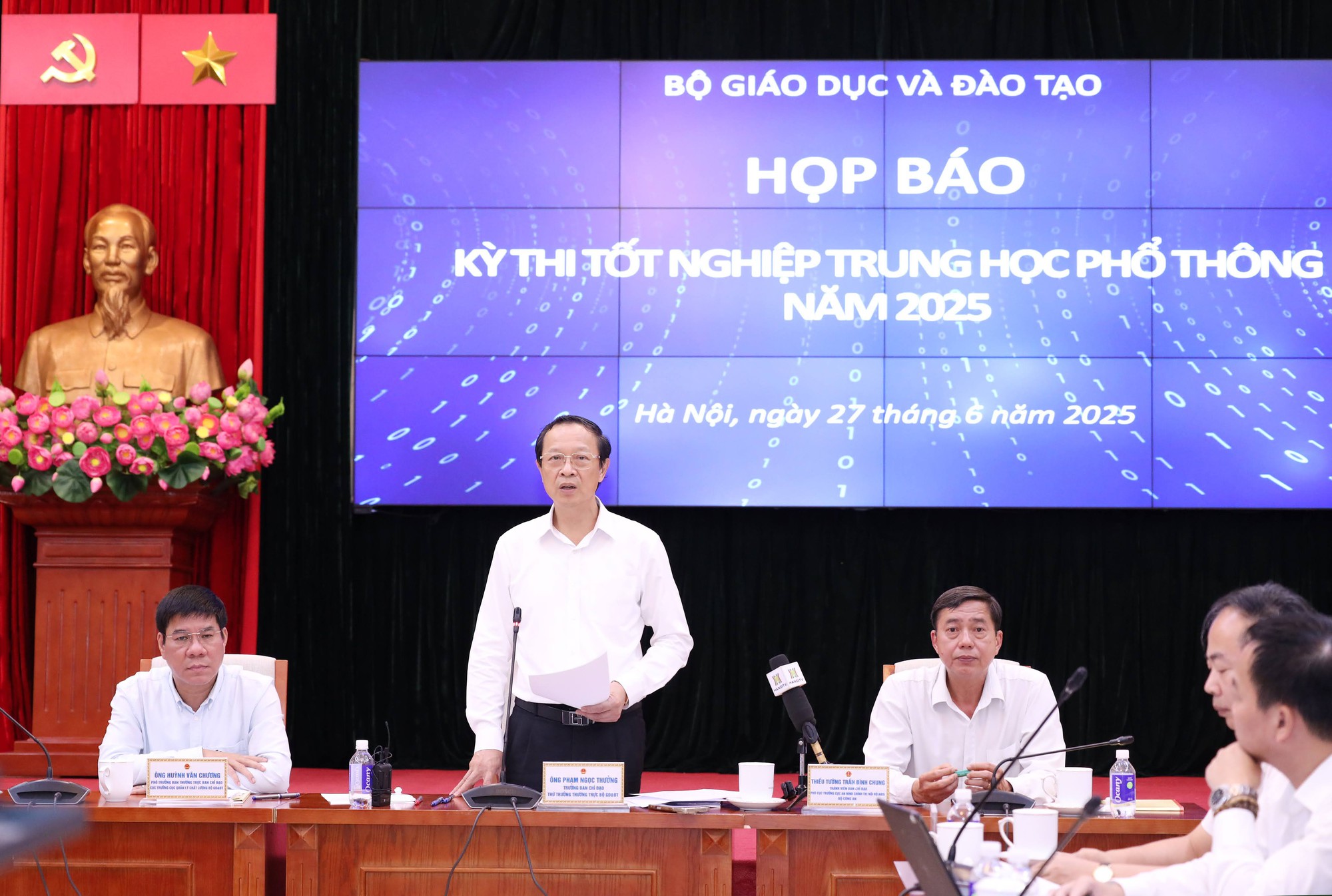 Thí điểm thi tốt nghiệp THPT trên máy tính từ 2027- Ảnh 2. Thí điểm thi tốt nghiệp THPT trên máy tính từ 2027- Ảnh 2.