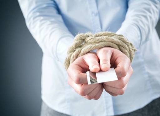 Đưa hết tiền cho vợ là quyết định sai lầm khiến bạn mãi nghèo