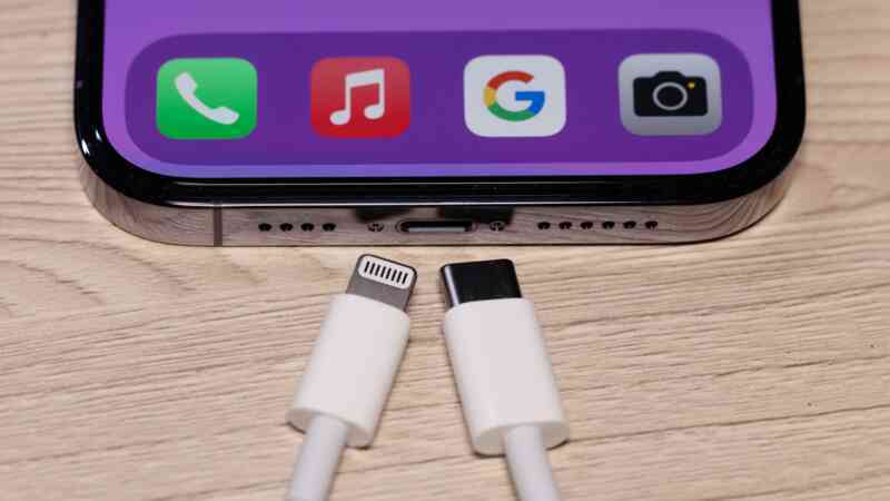 Sạc iPhone tại nơi công cộng: Nguy cơ bảo mật hay nỗi lo bị thổi phồng?