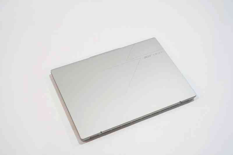 Acer Swift Go 14 AI 2025 - Thiết kế thanh lịch và hiệu năng vượt trội - 2