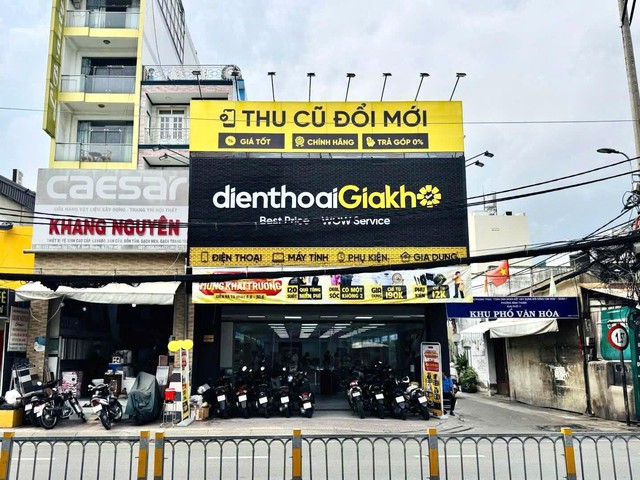 Điện Thoại Giá Kho khai trương cửa hàng mới tại Quận 7 với không gian trải nghiệm hiện đại