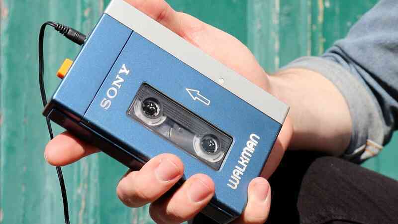 Đây là chiếc máy nghe nhạc Walkman đầu tiên được lên kệ: Cuộc cách mạng âm nhạc bỏ túi thay đổi cả một thế hệ- Ảnh 3. Đây là chiếc máy nghe nhạc Walkman đầu tiên được lên kệ: Cuộc cách mạng âm nhạc bỏ túi thay đổi cả một thế hệ- Ảnh 3.