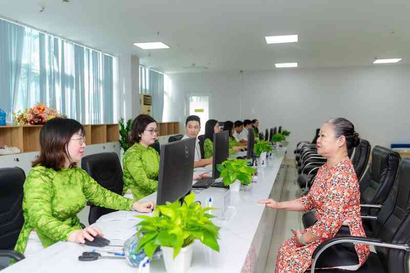 Những hình ảnh tại nhiều phường mới ở TP HCM trong ngày đầu tiên làm việc- Ảnh 7.