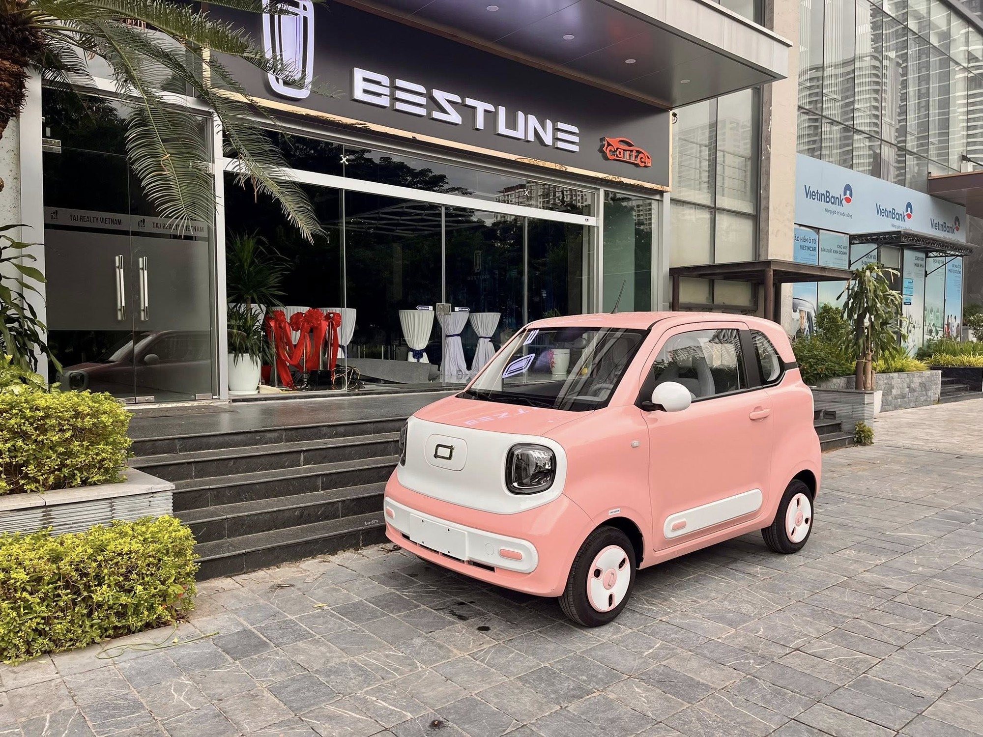 Tân binh xe điện mini chính thức mở bán tại Việt Nam: sạc một lần chạy 170 km, giá 199 triệu đồng cạnh tranh Wuling Mini EV