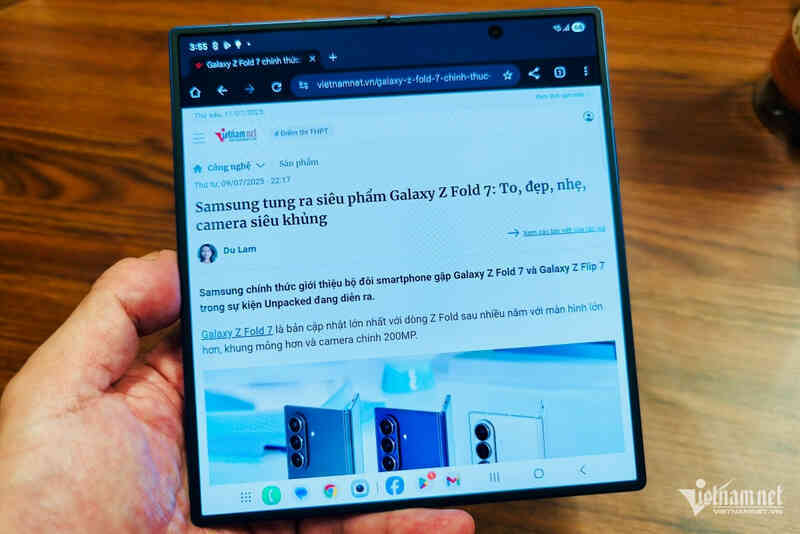 Ảnh thực tế kích thước và độ mỏng của Galaxy Z Fold7 so với Z Fold6