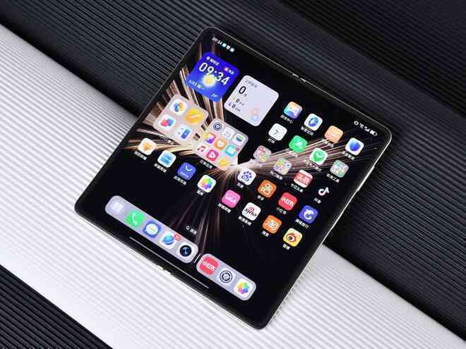 Honor Magic V5 ra mắt quốc tế, giá 43 triệu đồng- Ảnh 5. Honor Magic V5 ra mắt quốc tế, giá 43 triệu đồng- Ảnh 5.