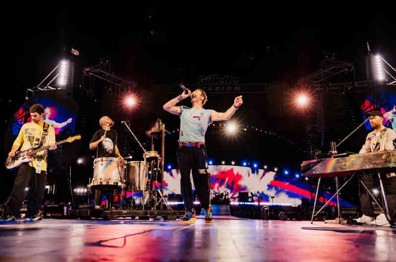 Chấn động MXH: CEO công ty tỷ đô ngoại tình với nhân viên, bị bắt quả tang ngay tại concert Coldplay!