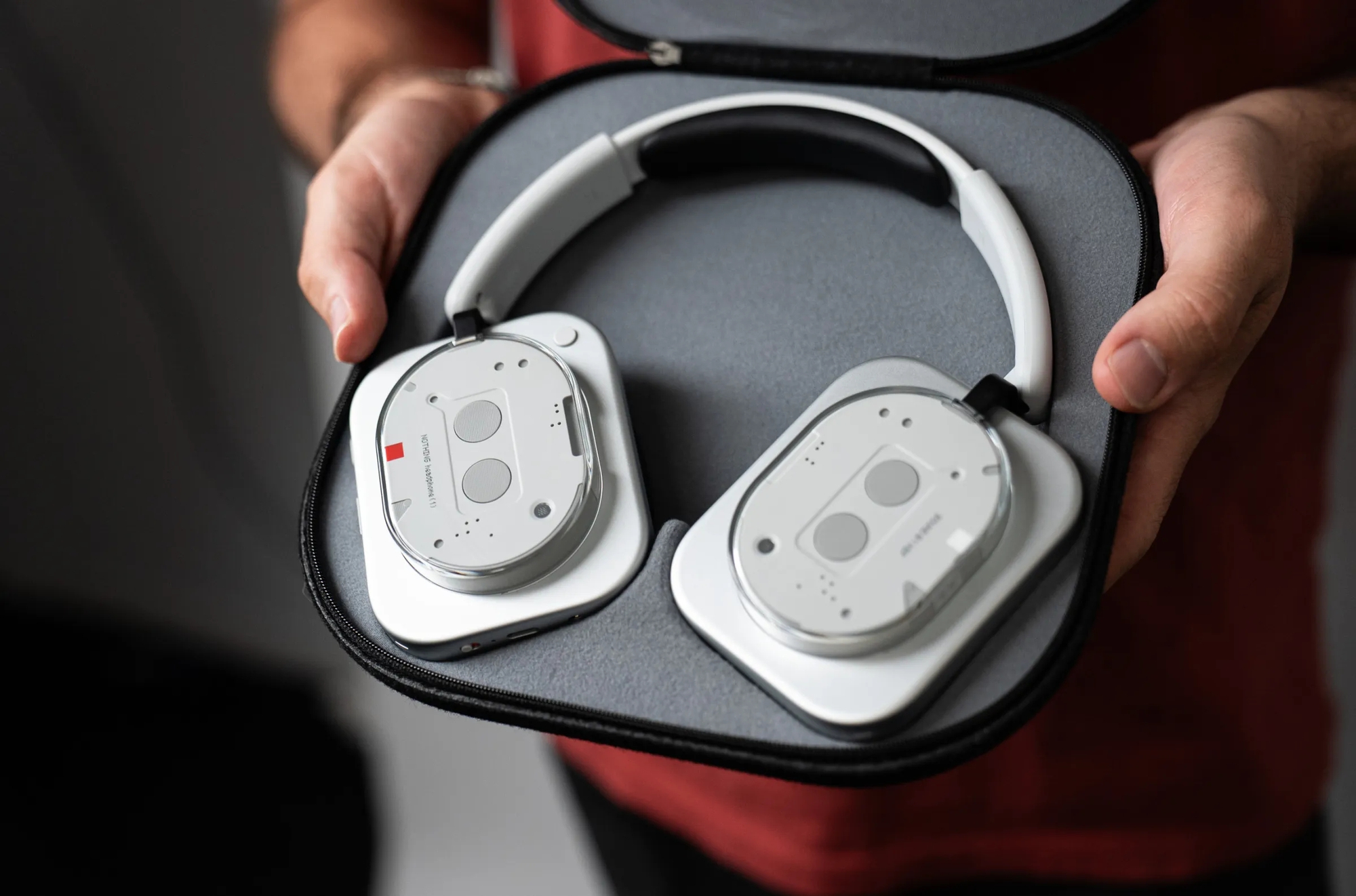 MKBHD đánh giá Nothing Headphone 1: Chất âm đáng tiền, có 1 điểm dùng "sướng" hơn hẳn Sony, Apple