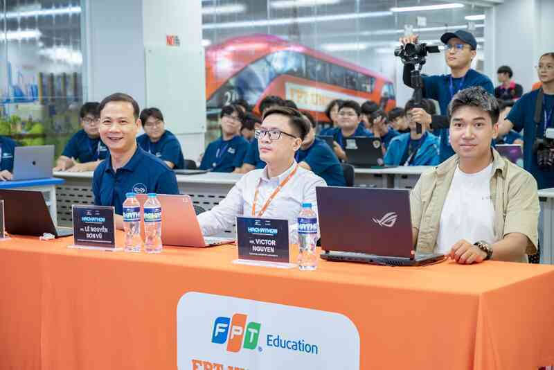 Tài trợ chính cho AI Innovation Hackathon FPT 2025, Luna Base AI mở ra kỷ nguyên mới cho lập trình viên trẻ